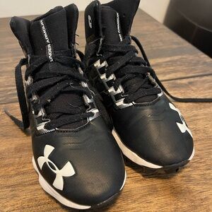 Under Armour kids black football cleats